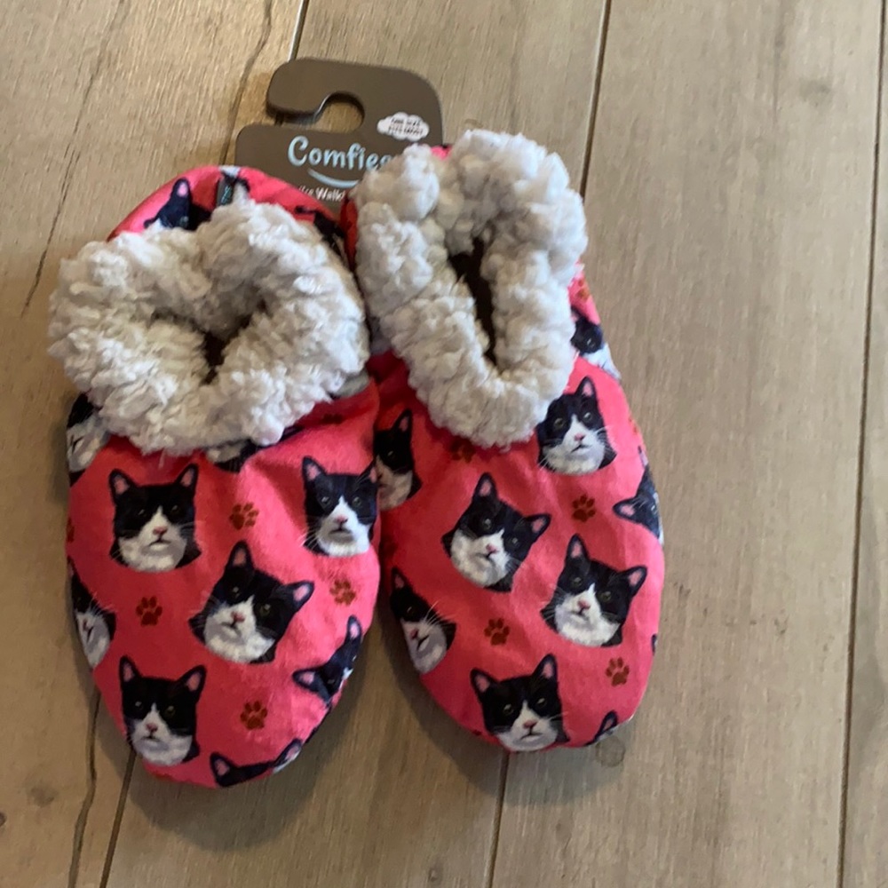 Comfies black and white cat slippers